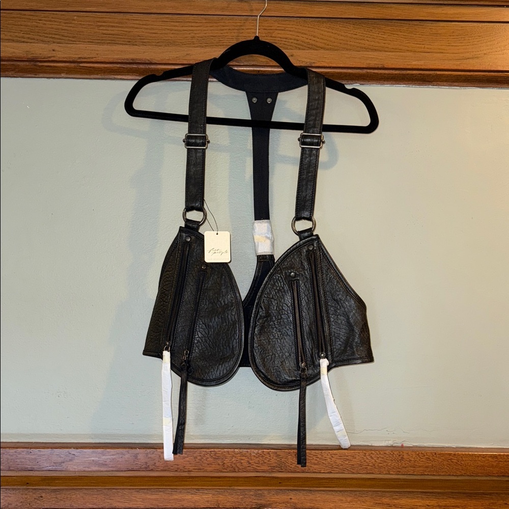 NWT $100  Free People Harness bag- adjustable straps, 4 zip-secured pockets. - Picture 3 of 9